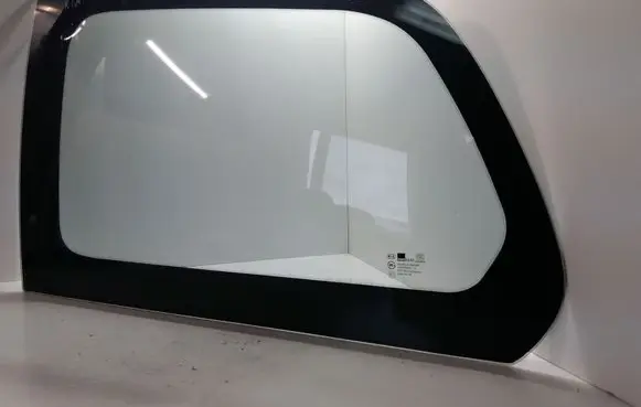 KIA Carnival Rear side window