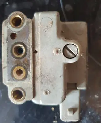 Audi 100 S4 C4 Fuel pressure regulator 2437020005