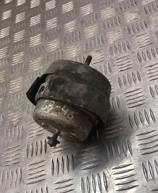 Audi A4 S4 B7 8E 8H Engine mount bracket