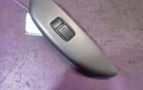 Toyota Yaris Verso Quarter vent window switch 