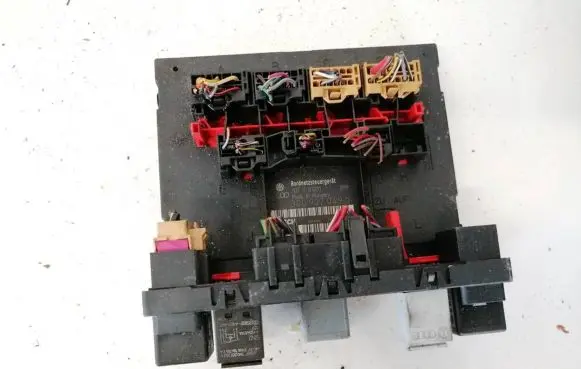 Volkswagen PASSAT B6 Fuse box set 3C0937049J F005V00530