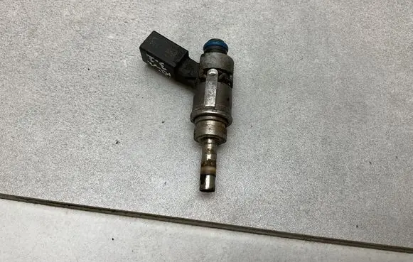 Audi A4 S4 B8 8K Fuel injector 06E036F