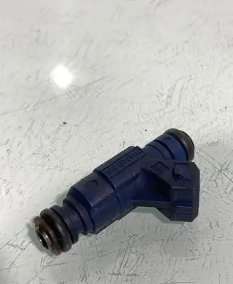 Audi A4 S4 B7 8E 8H Fuel injector 06b133551m