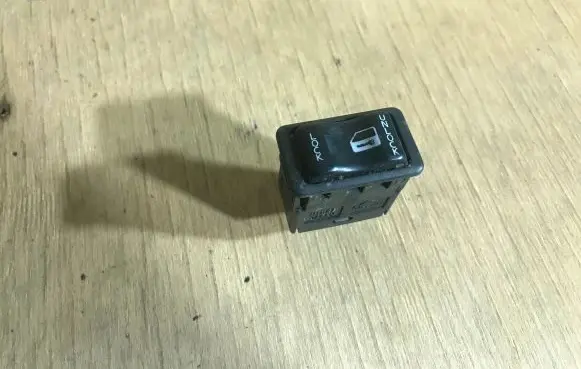 Nissan Primera Central locking switch button 