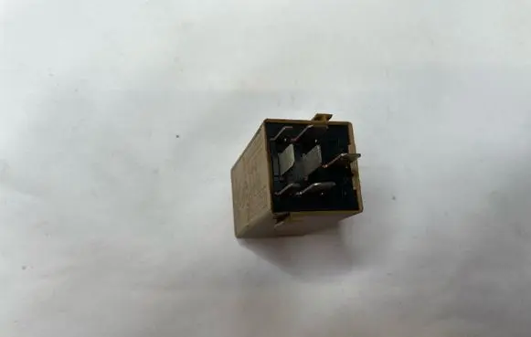 BMW 5 E39 Window control relay 61368384505 V23141B3001X15