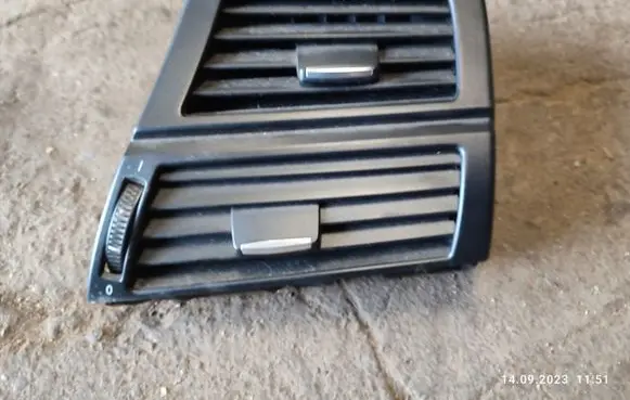 BMW X5 E70 Dash center air vent grill 144821