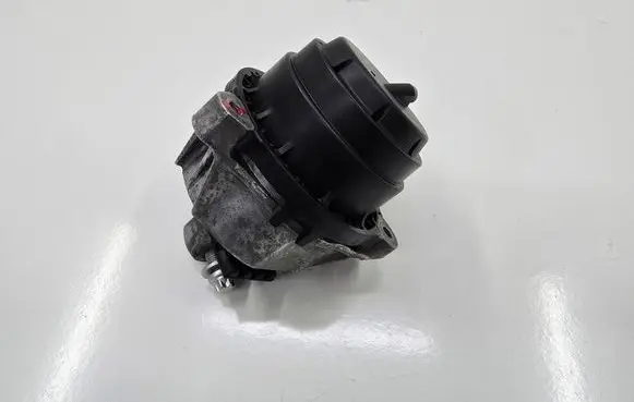 BMW 3 G20 G21 Engine mount bracket 8483785