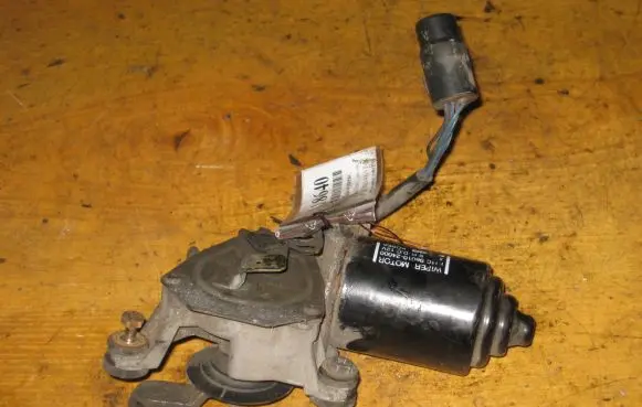 Hyundai Pony Front wiper linkage and motor