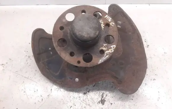 Mercedes-Benz C AMG W203 Front wheel hub spindle knuckle
