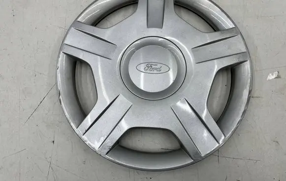 Ford Fiesta R14 wheel hub/cap/trim 2s61-1130-da