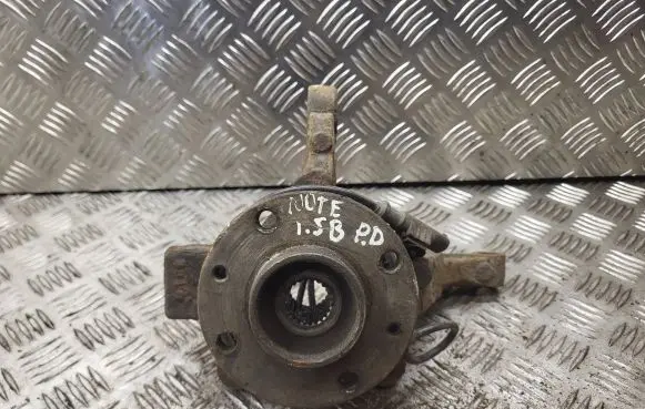 Nissan Note (E11) Front wheel hub