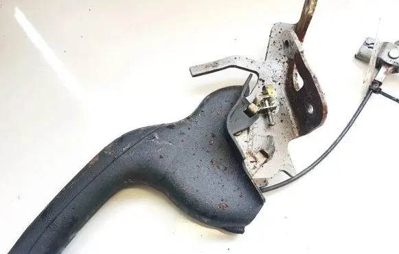 Handbrake/parking brake lever assembly