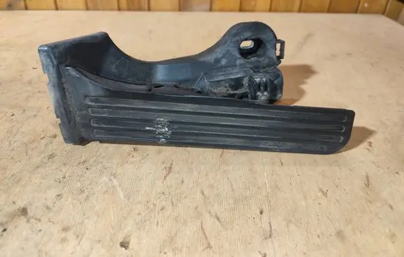 Volkswagen Touran I Accelerator throttle pedal 1T1721503H 6PV00868900