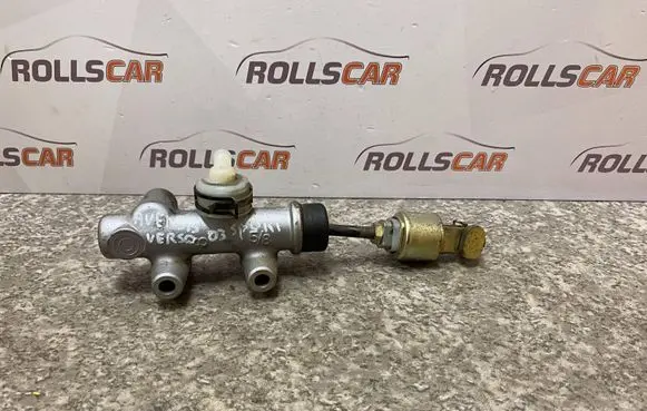 Toyota Avensis Verso Clutch slave cylinder 