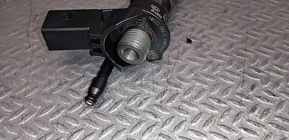 BMW 5 E60 E61 Fuel injector 779272104 0445115048