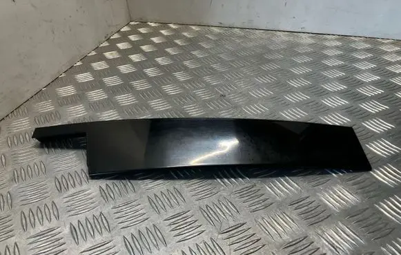 Mercedes-Benz C W204 Front door glass trim molding A2046903287
