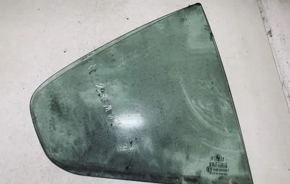 BMW 3 E36 Rear vent window glass 