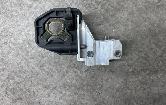 BMW i3 Radiator mount bracket 7600540 8620733