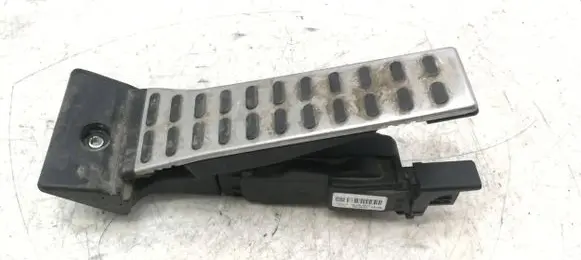 Accelerator throttle pedal