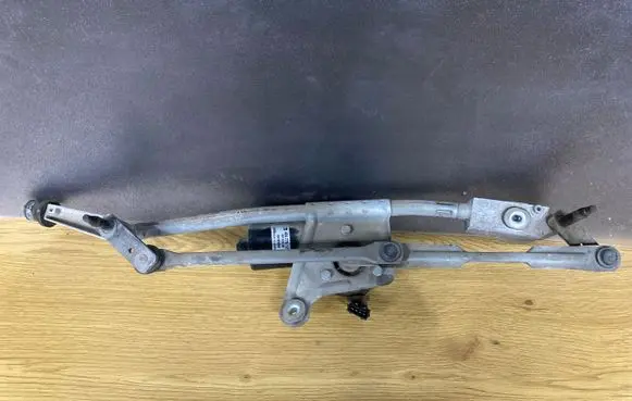 Volvo XC70 Front wiper linkage and motor 404775