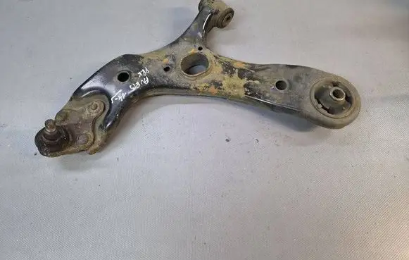 Toyota Auris E180 Front lower control arm/wishbone 
