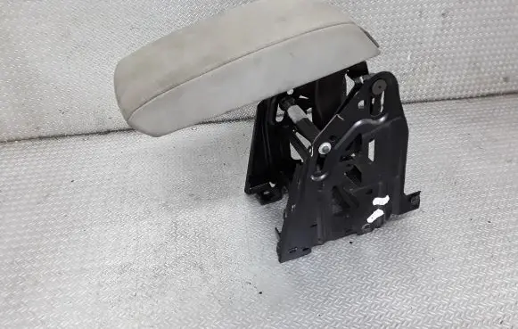 Skoda Octavia Mk2 (1Z) Armrest