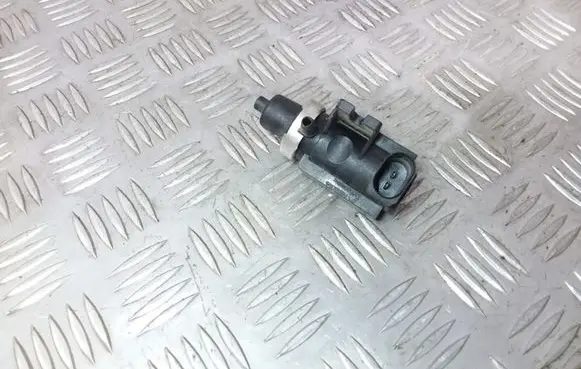 Volkswagen Golf IV Turbo solenoid valve 1J0906627 72290320