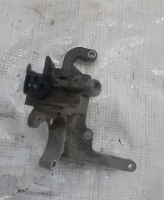 Ford Fiesta Fuel pump bracket AV2Q9B470AC