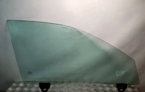 Audi A4 S4 B7 8E 8H Front door window glass four-door 