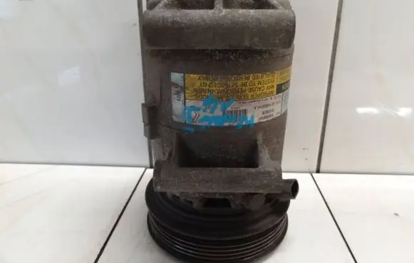 Renault Megane II Air conditioning (A/C) compressor (pump) 8200050141