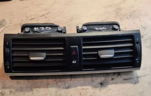 BMW X5 E70 Dash center air vent grill 7161801 7161802 6958654