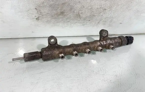 Toyota Avensis T250 Fuel main line pipe