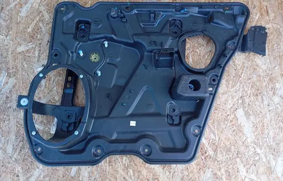 Rear window lifting mechanism without motor