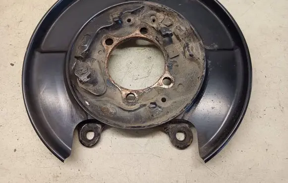 Nissan Qashqai+2 Rear brake disc plate dust cover