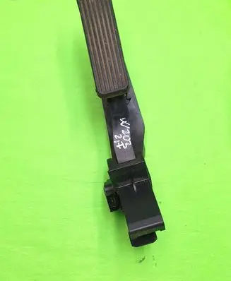 Mercedes-Benz C W203 Accelerator throttle pedal A2113010001 5183