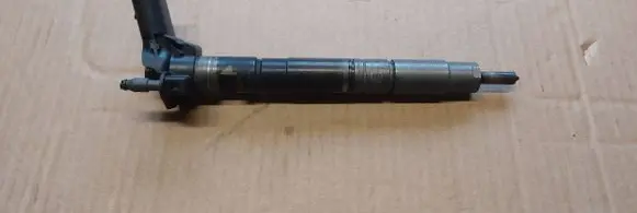 Volkswagen Golf V Fuel injector 03L130277 0445116030
