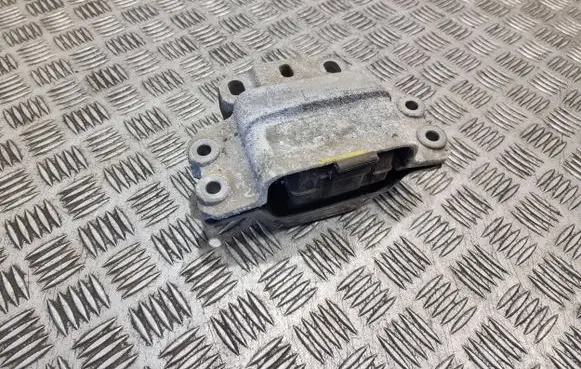 Engine mount bracket
