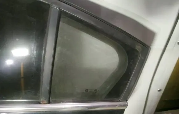 Chevrolet Cruze Rear vent window glass as2