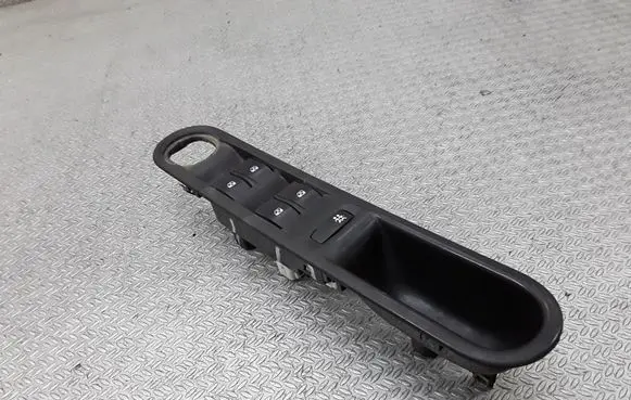 Renault Espace - Grand espace IV Electric window control switch 8200250650