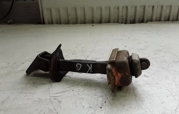 Skoda Fabia Mk1 (6Y) Rear door check strap stopper