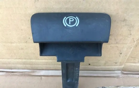 Volvo XC90 Hand brake release handle 8683963
