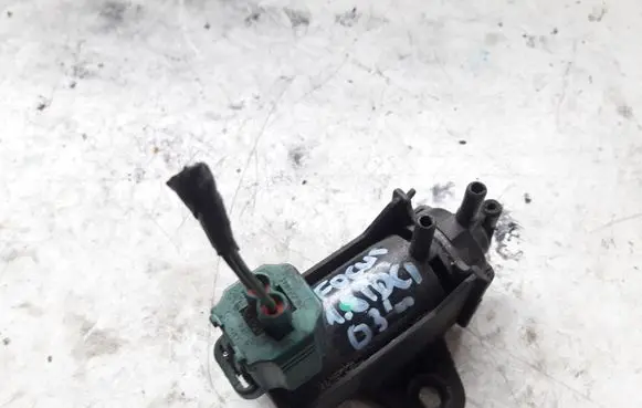 Ford Focus Vacuum valve 