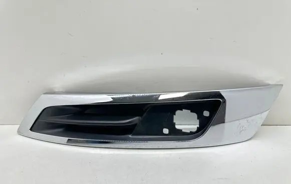 Peugeot 5008 Front bumper splitter molding C04626