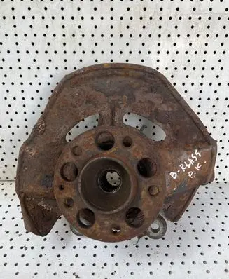Mercedes-Benz B W245 Front wheel hub spindle knuckle 690334