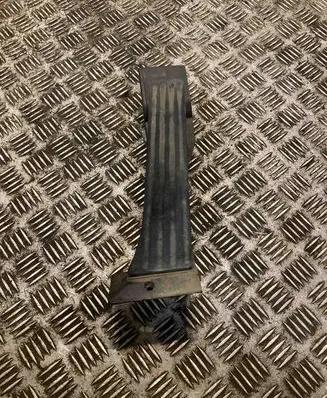 Accelerator throttle pedal