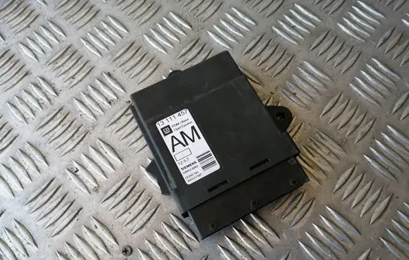 Opel Vectra C Door control unit/module 13111457 5WK46002