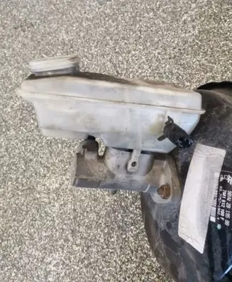 Ford Galaxy Master brake cylinder