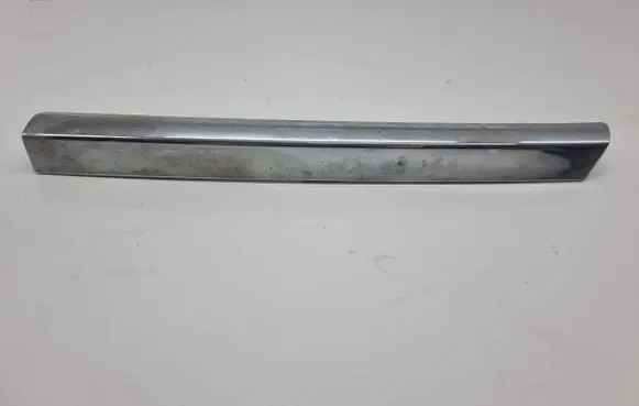 Front bumper splitter molding