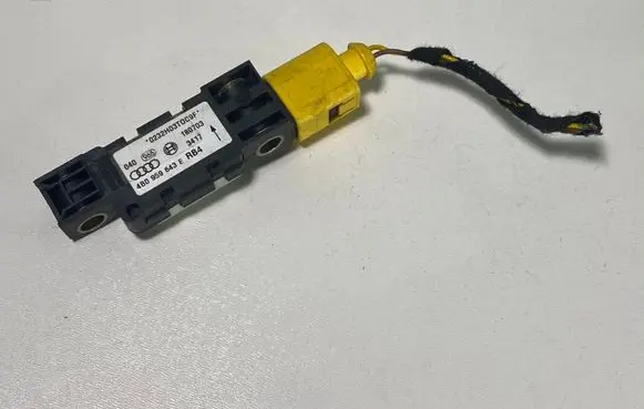 Audi A3 S3 8P Airbag deployment crash/impact sensor 4B0959643E