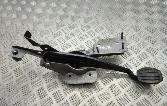 Peugeot 308 Brake pedal